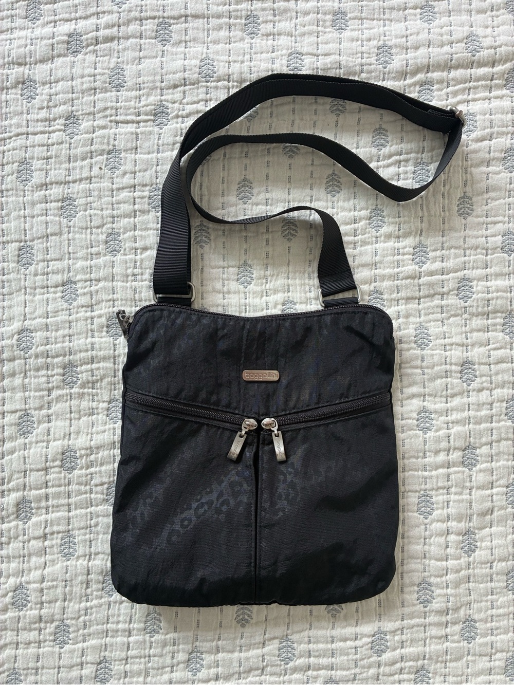 Baggallini Horizon Black Crossbody Travel Bag
